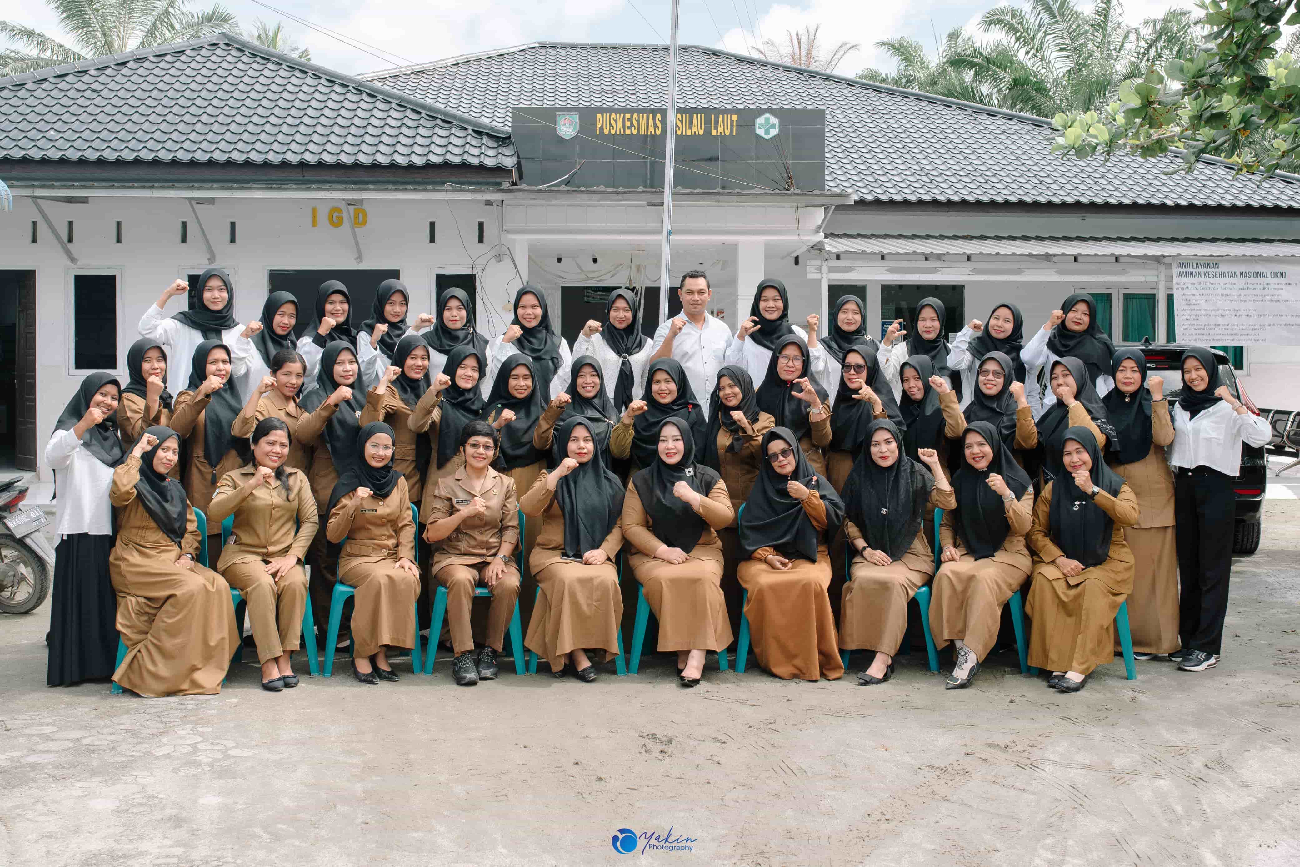 Seluruh personil Puskesmas Silau Laut